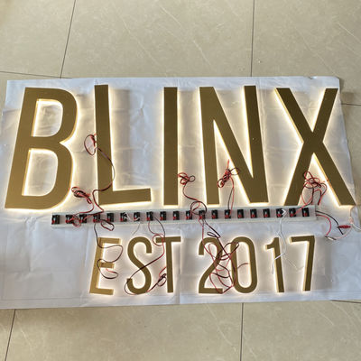 De gouden Brieven Logo Sign Highspan van het Borstelss Verlichte Kanaal