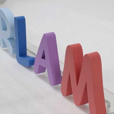 De Brieventeken van de schoonheidssalon Open 3D van het de Besnoeiingsmetaal van de Reclamelaser Embleem 3cm Dikte