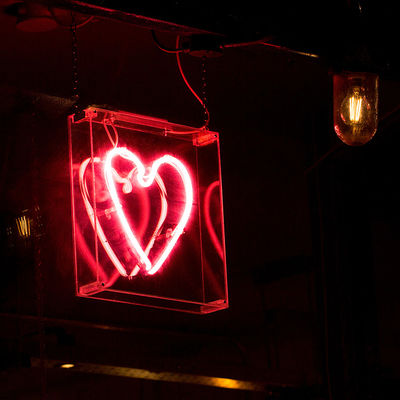 De hoge Tekens van het Transparantie Acryl Gepersonaliseerde Neon het 50000 Urenleven