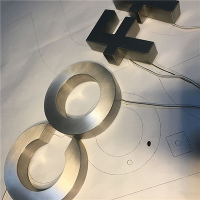 Brieven van het hars pasten de Acryl Backlit Kanaal Geborstelde Verchroomde 12VDC aan