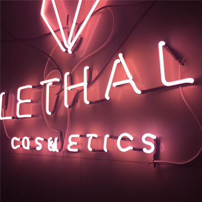 Kanaliseert het Gemaakte Roze Neon van de schoonheidsmiddelenopslag Logo Custom Neon Sign Glass Brieven